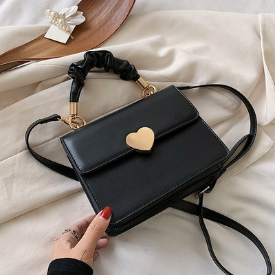 Moderna sieviešu soma no eko ādas ar metāla sirsniņu