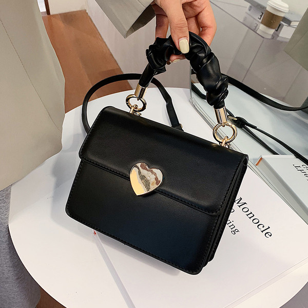 Moderna sieviešu soma no eko ādas ar metāla sirsniņu