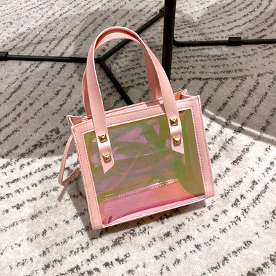 Ikdienas sieviešu soma ar diviem rokturiem un metāla elementiem