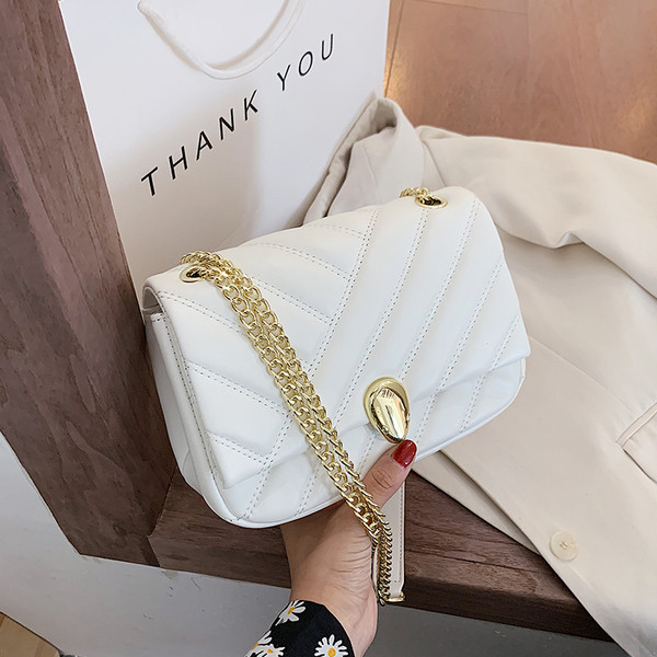 Moderna sieviešu soma no eko ādas ar metāla aizdari