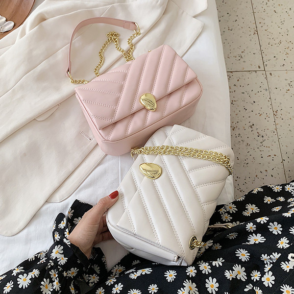 Moderna sieviešu soma no eko ādas ar metāla aizdari