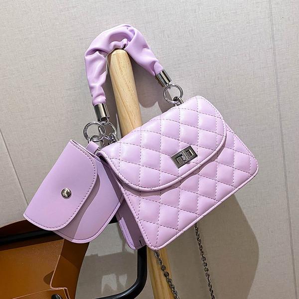 Stilīga sieviešu soma ar īsu rokturi un metāla aizdari