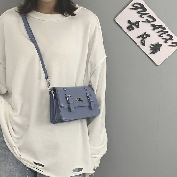 Sieviešu soma ar garu rokturi un metāla aizdari dažādās krāsās