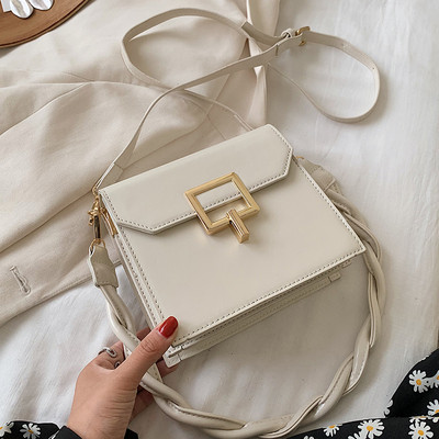 Moderna sieviešu soma ar metāla aizdari un rokturi no eko ādas