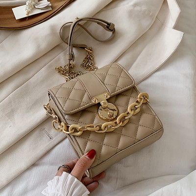 Ikdienas sieviešu soma ar metāla elementu un garu rokturi