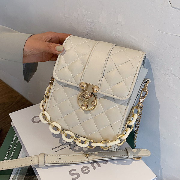 Ikdienas sieviešu soma ar metāla elementu un garu rokturi