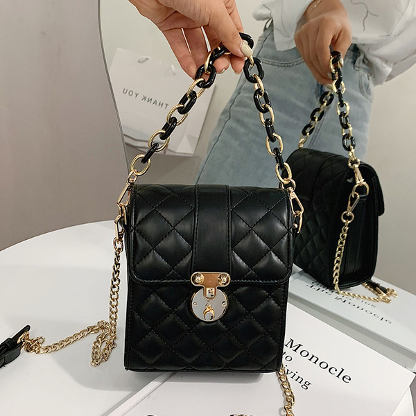 Ikdienas sieviešu soma ar metāla elementu un garu rokturi