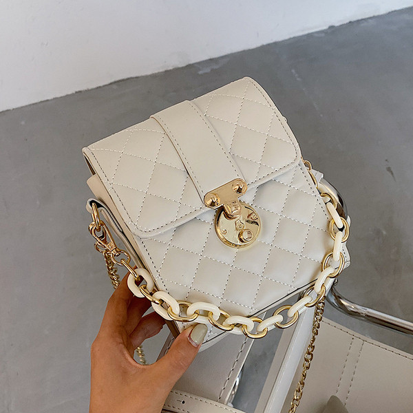 Ikdienas sieviešu soma ar metāla elementu un garu rokturi