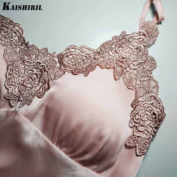 Rövid szatén hálóing csipkével