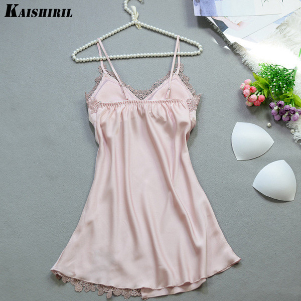 Rövid szatén hálóing csipkével