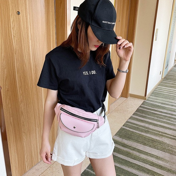 Moderna sieviešu soma piemērota pleciem un jostasvietai