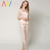 Satīna gara pidžama ar mežģīnēm un pogām