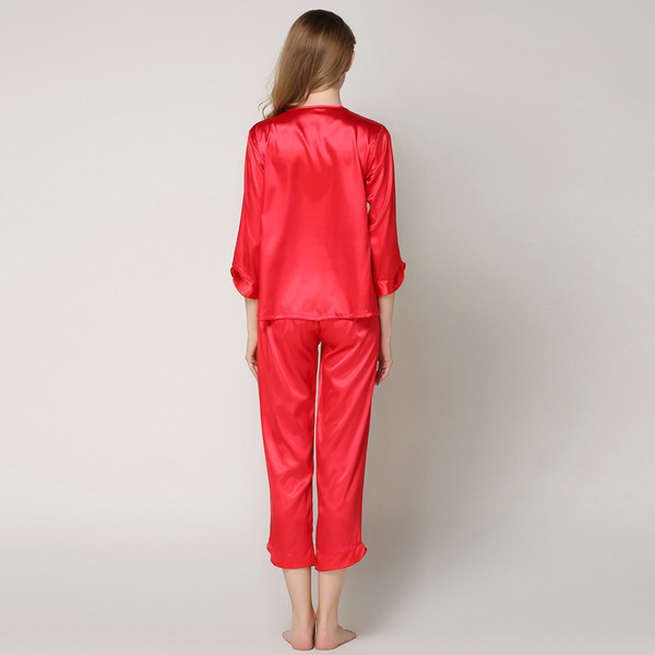 Satīna gara pidžama ar mežģīnēm un pogām