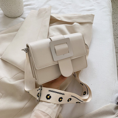 Kunstnahast naistekott tekstiilist sangaga üle õla