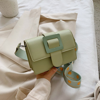 Kunstnahast naistekott tekstiilist sangaga üle õla