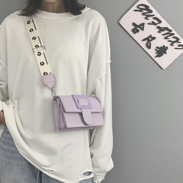 Kunstnahast naistekott tekstiilist sangaga üle õla