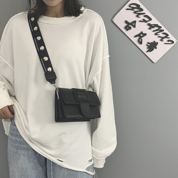 Kunstnahast naistekott tekstiilist sangaga üle õla