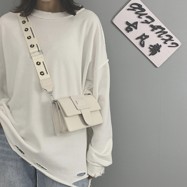 Kunstnahast naistekott tekstiilist sangaga üle õla