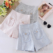 Naiste lühikesed püksid taskute ja kõrge vöökohaga