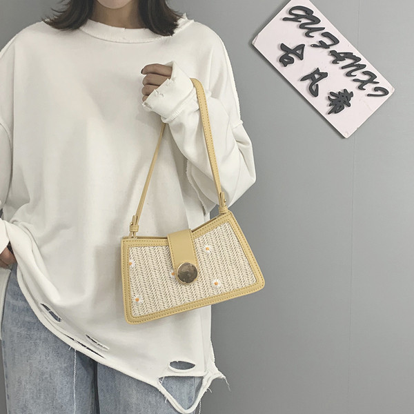 Kövekkel és hímzéssel díszített női táska rövid fogantyúval és fém csattal