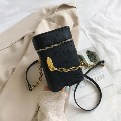 Sieviešu soma ar garu rokturi un rāvējslēdzēju no eko ādas