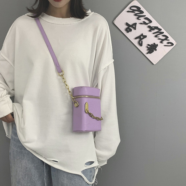 Sieviešu soma ar garu rokturi un rāvējslēdzēju no eko ādas