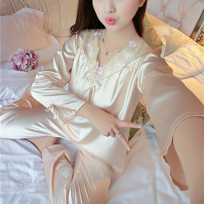 Pavasara-rudens satīna pidžama ar mežģīnēm