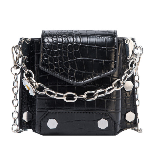 Naiste väike ökonahast pika keti ja metallist kinnitusega kott