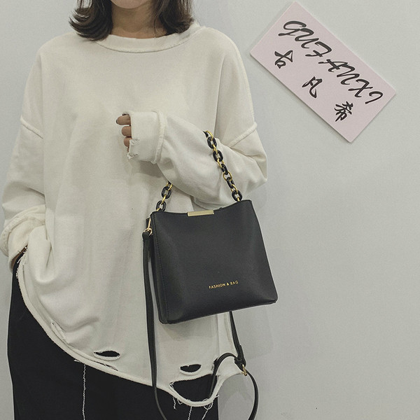 Sieviešu ādas soma ar īsiem un gariem rokturiem vairākās krāsās