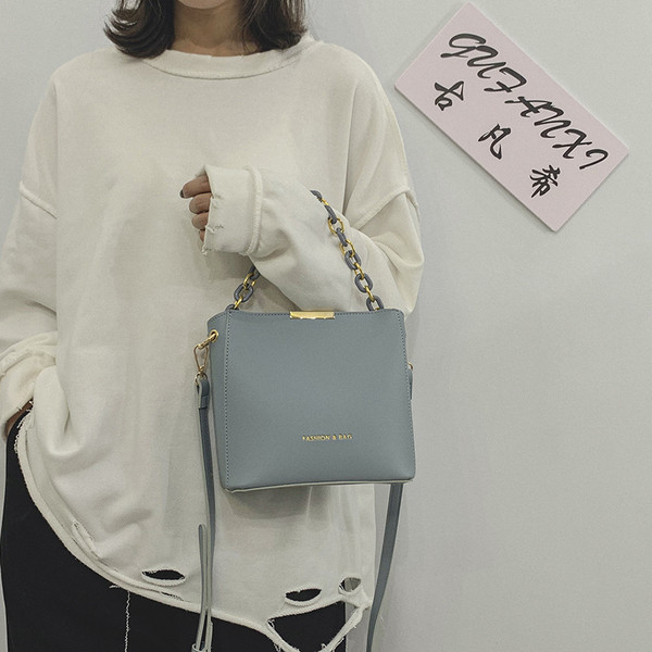 Sieviešu ādas soma ar īsiem un gariem rokturiem vairākās krāsās