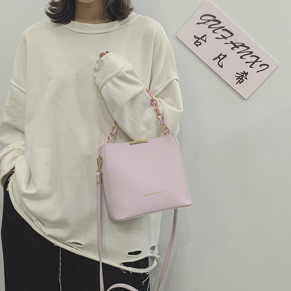 Sieviešu ādas soma ar īsiem un gariem rokturiem vairākās krāsās