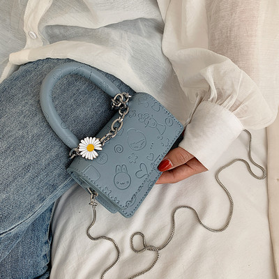 Sieviešu ikdienas soma ar īsiem un gariem rokturiem vairākās krāsās