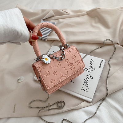 Sieviešu ikdienas soma ar īsiem un gariem rokturiem vairākās krāsās