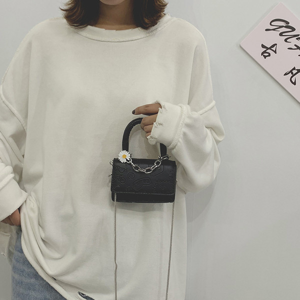 Sieviešu ikdienas soma ar īsiem un gariem rokturiem vairākās krāsās