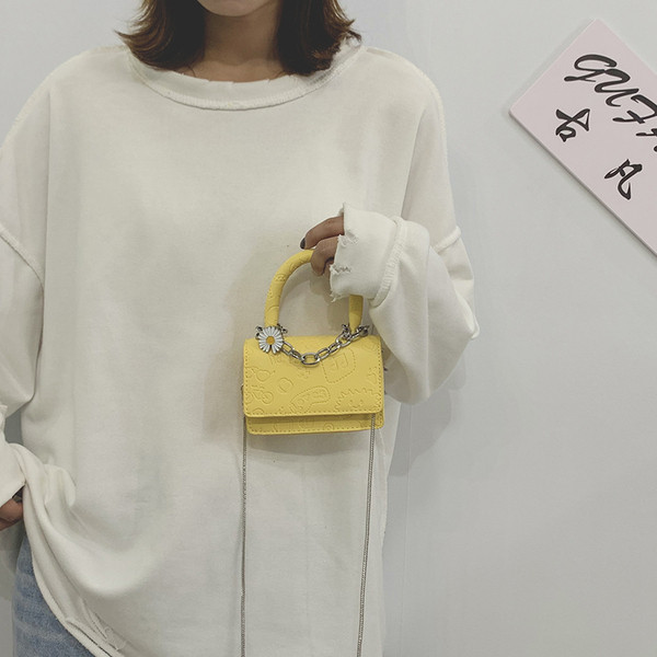 Sieviešu ikdienas soma ar īsiem un gariem rokturiem vairākās krāsās