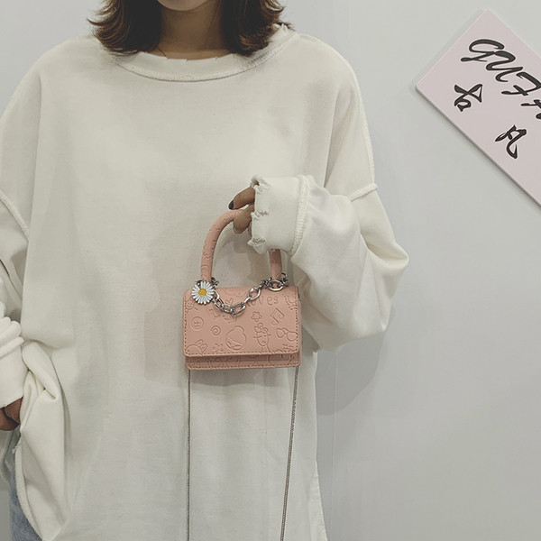 Sieviešu ikdienas soma ar īsiem un gariem rokturiem vairākās krāsās