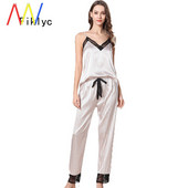 Svītraina satīna pidžama ar mežģīnēm