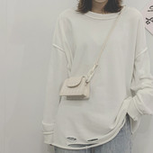 Modern táska vállon fogantyúval, négy színben