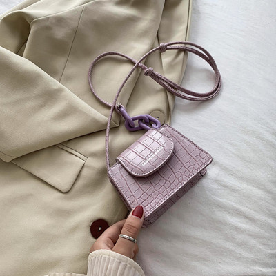 Modern táska vállon fogantyúval, négy színben