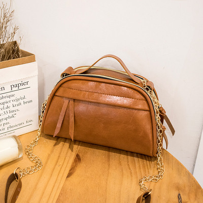 Sieviešu soma no eko ādas un metāla ķēdītes