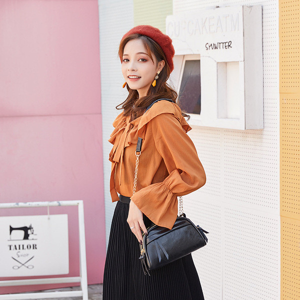 Sieviešu soma no eko ādas un metāla ķēdītes