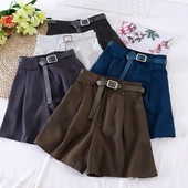 Női rövidnadrág magas derékkal és derékövvel