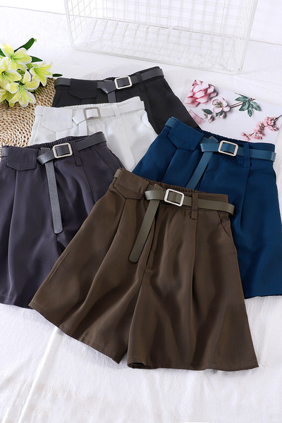 Női rövidnadrág magas derékkal és derékövvel