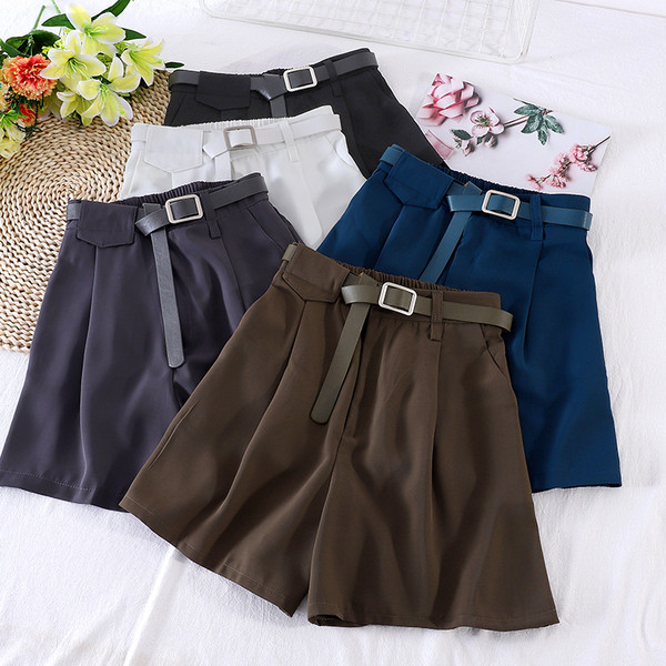 Női rövidnadrág magas derékkal és derékövvel