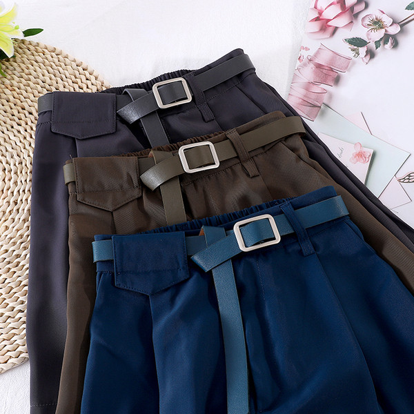 Női rövidnadrág magas derékkal és derékövvel