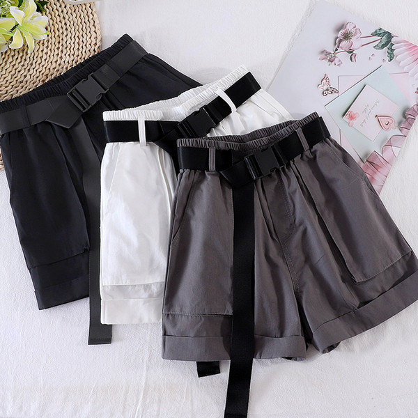 Vabaaja naiste lühikesed püksid vöö ja taskutega