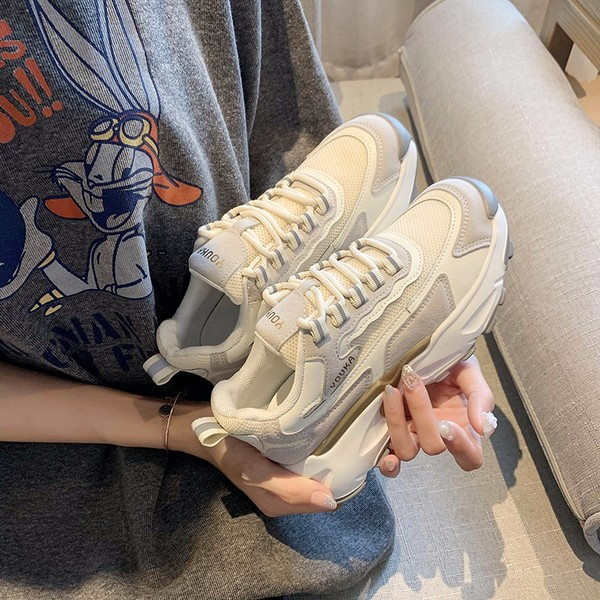 Jauns sieviešu kedu modelis ar šņorēm un rupju zoli divās krāsās