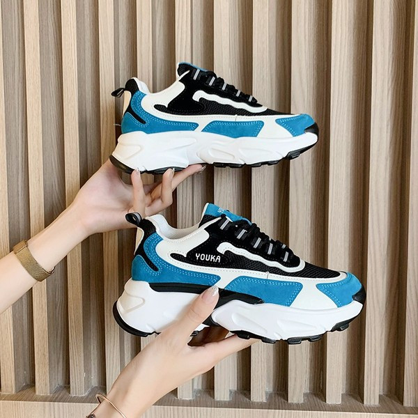 Jauns sieviešu kedu modelis ar šņorēm un rupju zoli divās krāsās