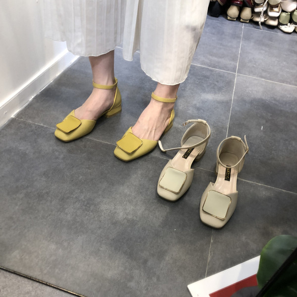 Sieviešu mākslīgās ādas sandales ar sprādzi