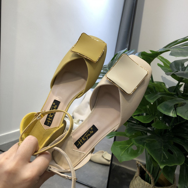 Sieviešu mākslīgās ādas sandales ar sprādzi